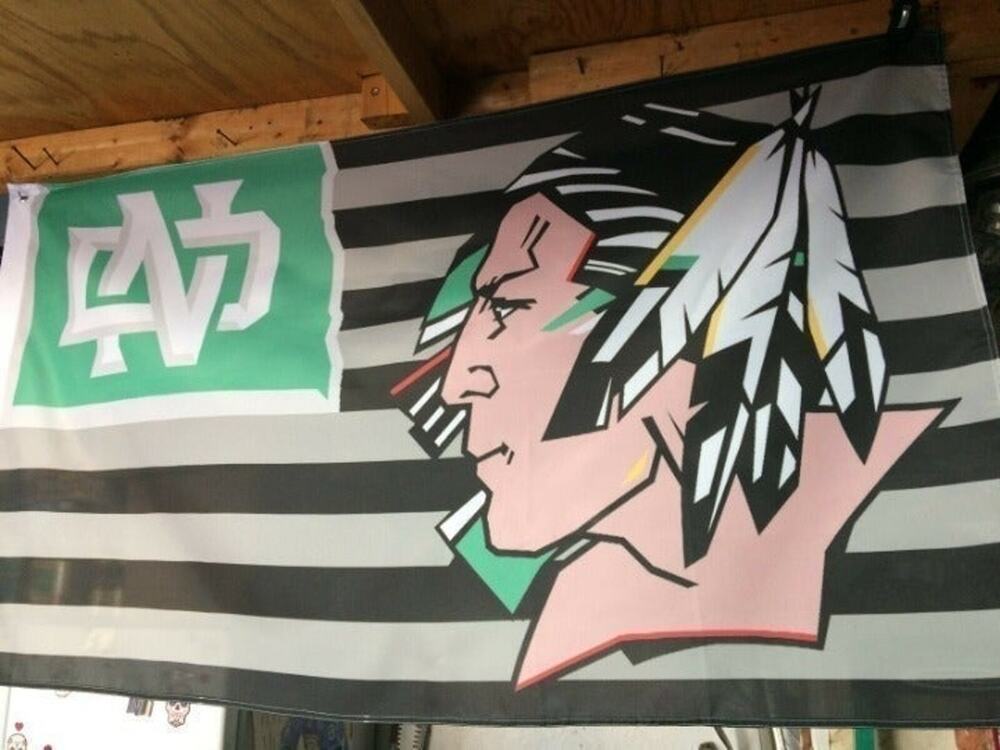 UND North Dakota Fighting Sioux 5ft Flag